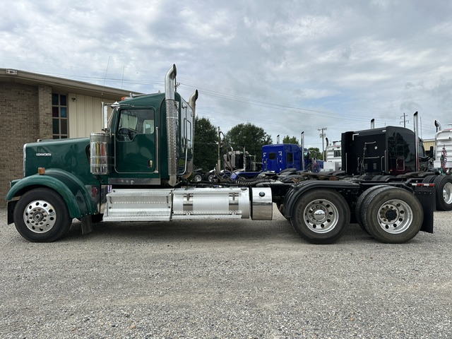 2023 KENWORTH W900L DAYCAB photo 4