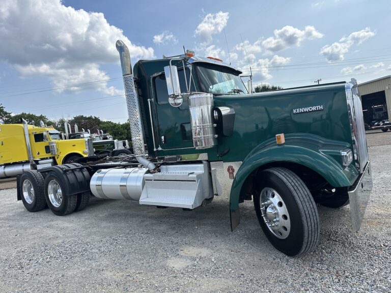 2023 KENWORTH W900L DAYCAB 258655