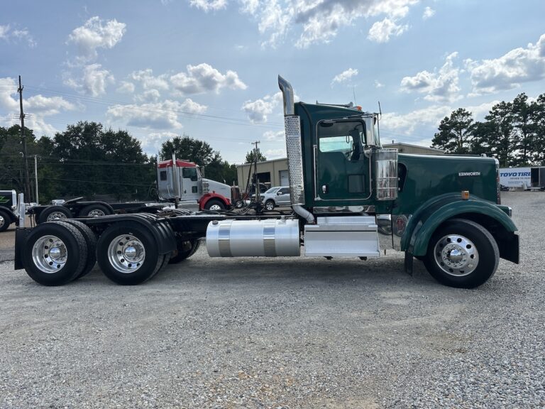 2023 KENWORTH W900L DAYCAB photo 2