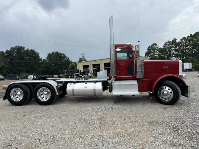 2022 PETERBILT 389 DAYCAB photo 4