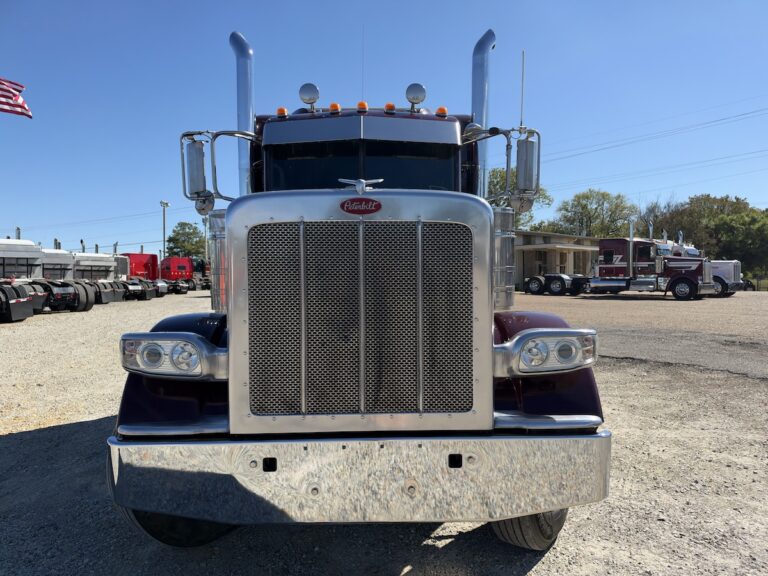 2018 PETERBILT 389 SLEEPER photo 2