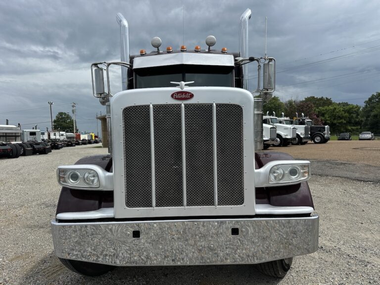 2018 PETERBILT 389 SLEEPER photo 2