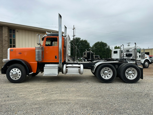 2013 PETERBILT 389 DAYCAB GLIDER KIT photo 4