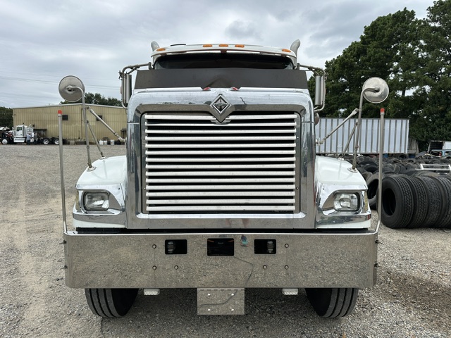 2006 INTERNATIONAL 5900 TRI AXLE DAYCAB photo 2