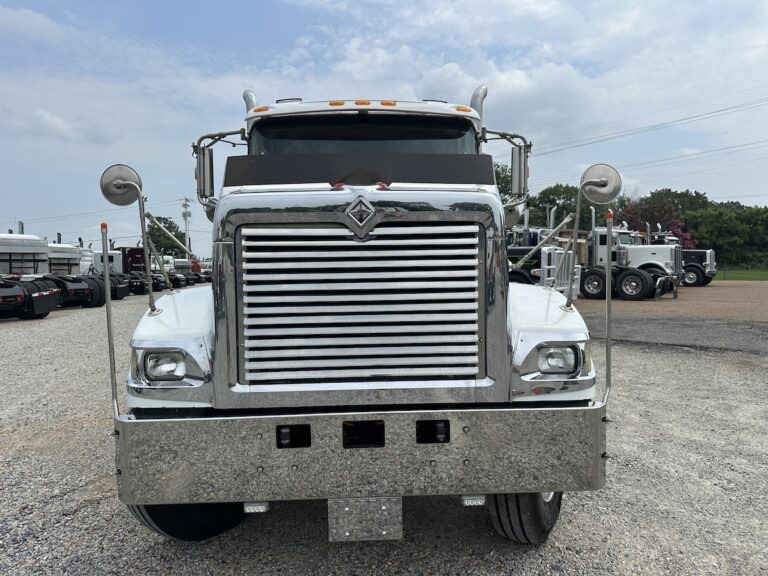 2006 INTERNATIONAL 5900 TRI AXLE DAYCAB photo 2