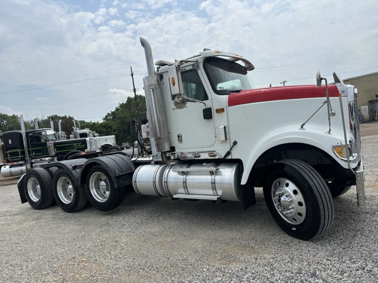 2006 INTERNATIONAL 5900 TRI AXLE DAYCAB photo 3