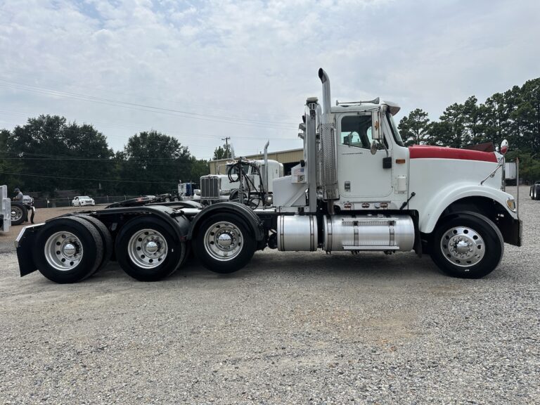 2006 INTERNATIONAL 5900 TRI AXLE DAYCAB photo 4