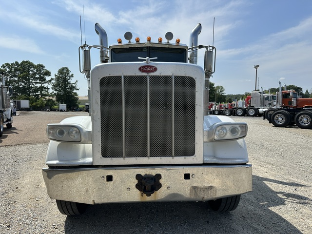 2018 PETERBILT 389 DAYCAB GLIDER KIT photo 2