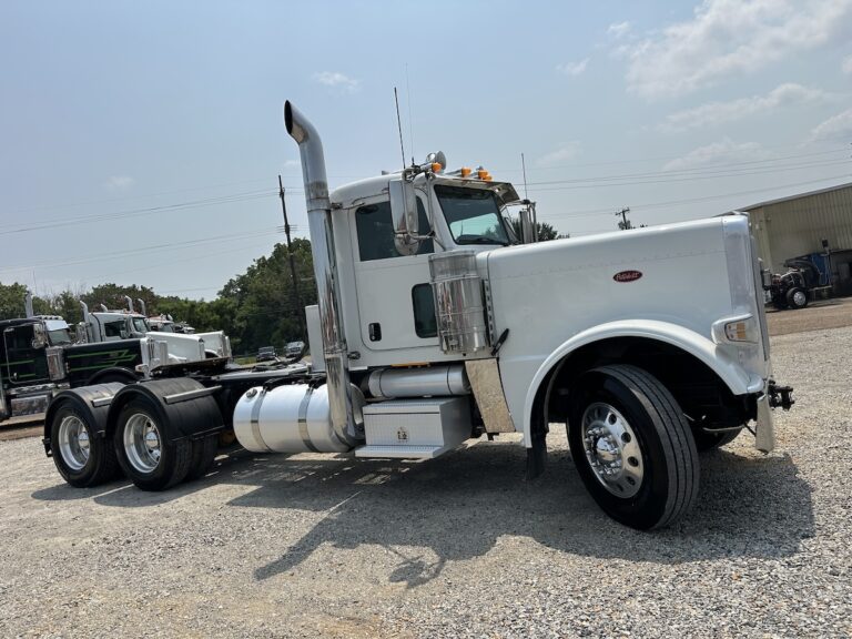 2018 PETERBILT 389 DAYCAB GLIDER KIT photo 3
