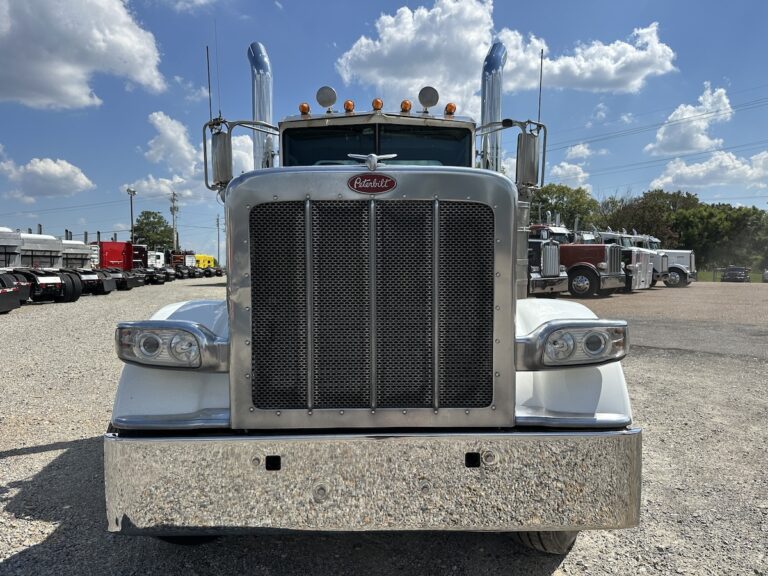 2018 PETERBILT 389 DAYCAB GLIDER KIT photo 2