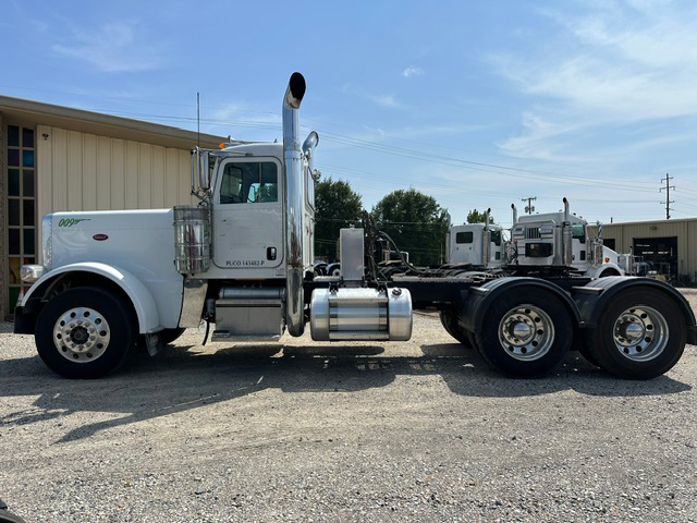2018 PETERBILT 389 DAYCAB GLIDER KIT photo 4