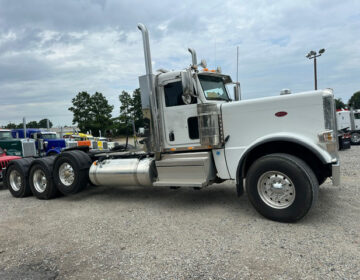 2021 Peterbilt 389 Tri Axle Daycab 757582