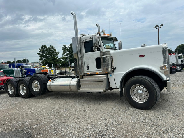 2021 PETERBILT 389 TRI AXLE DAYCAB 757582
