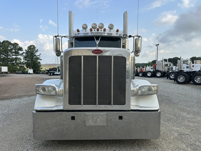 2018 PETERBILT 389 SLEEPER photo 2