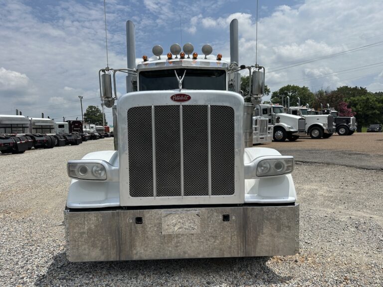 2018 PETERBILT 389 SLEEPER photo 2