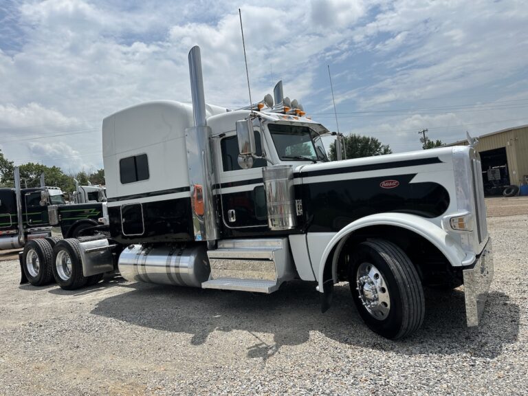 2018 PETERBILT 389 SLEEPER photo 3