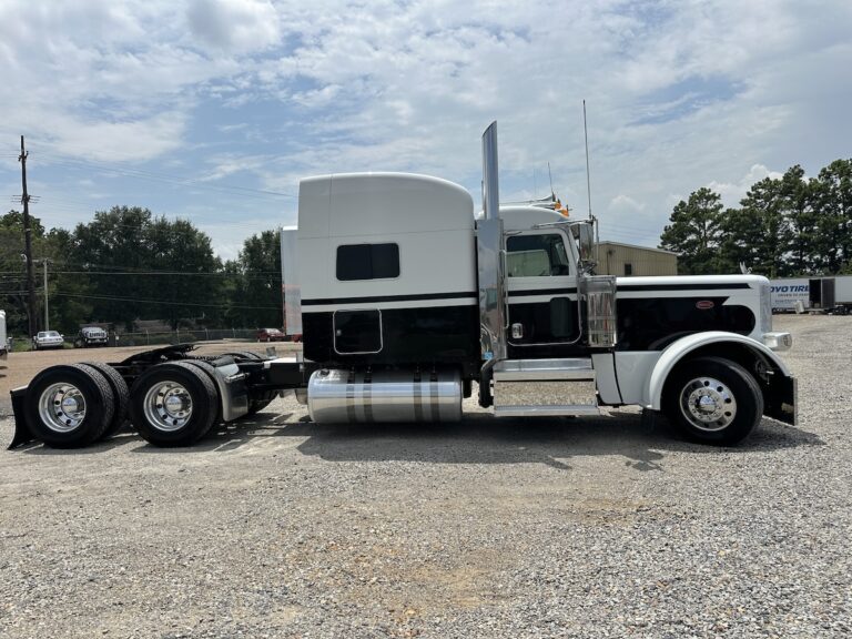 2018 PETERBILT 389 SLEEPER photo 4