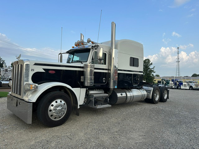 2018 PETERBILT 389 SLEEPER photo 3