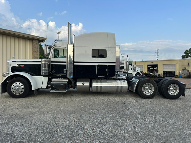 2018 PETERBILT 389 SLEEPER photo 4