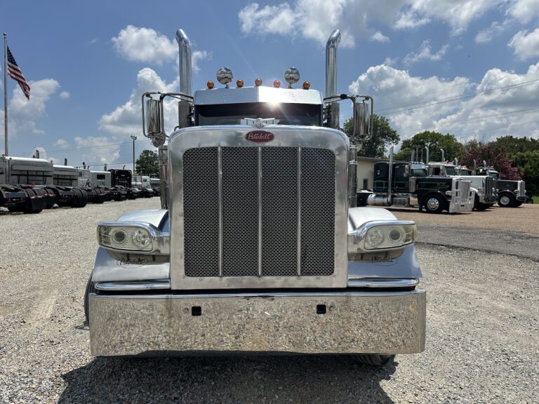 2021 PETERBILT 389 DAYCAB photo 2