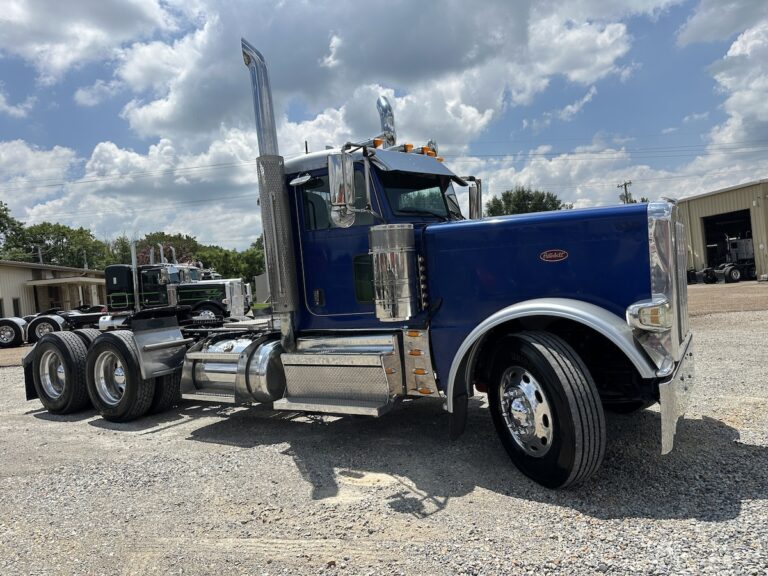 2021 PETERBILT 389 DAYCAB photo 3