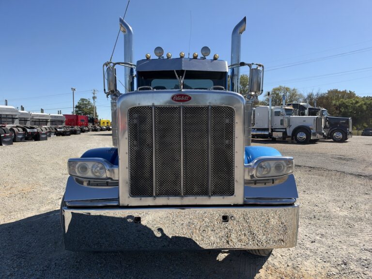 2017 PETERBILT 389 DAYCAB GLIDER KIT — photo 2