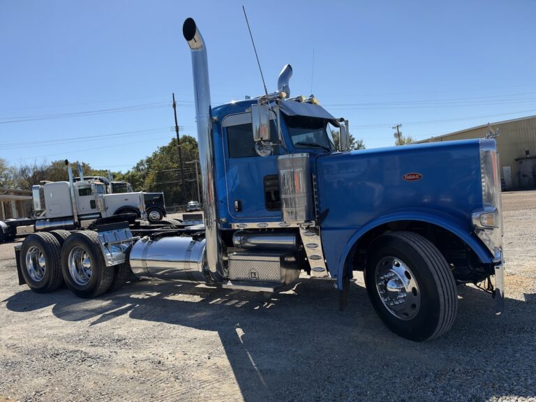 2017 PETERBILT 389 DAYCAB GLIDER KIT — photo 3