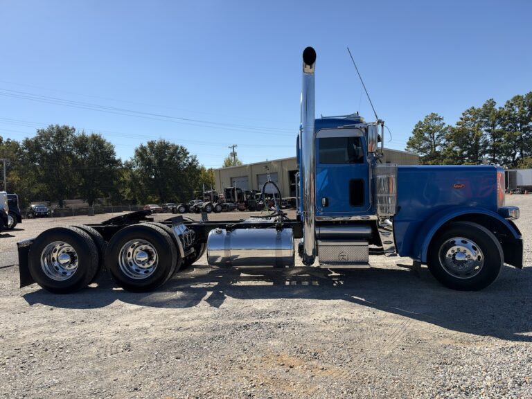 2017 PETERBILT 389 DAYCAB GLIDER KIT — photo 4