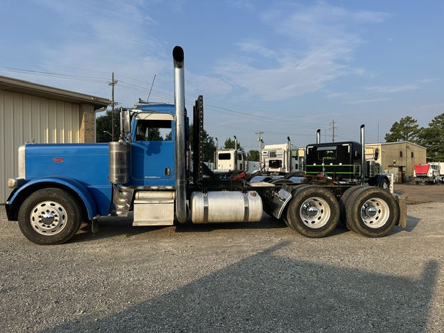 2017 PETERBILT 389 DAYCAB GLIDER KIT photo 3