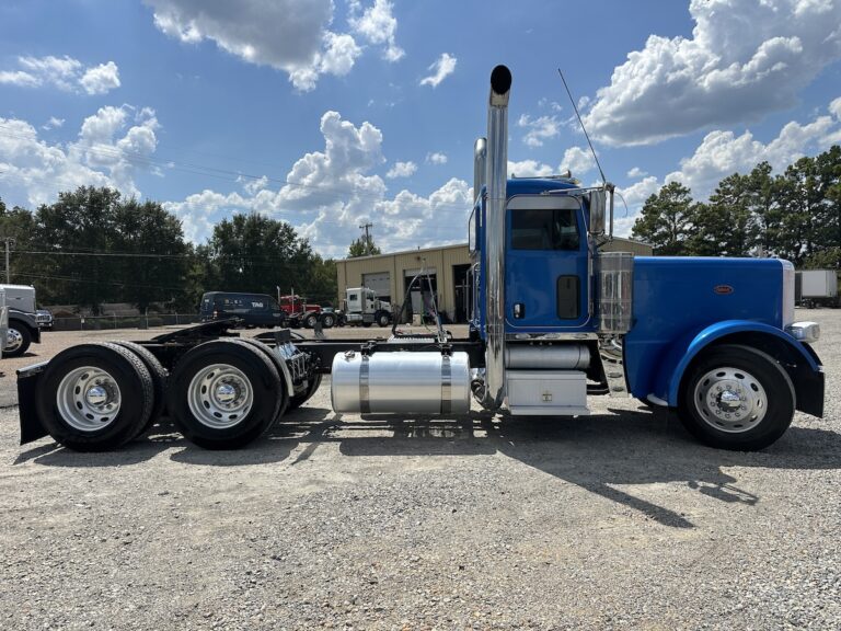 2017 PETERBILT 389 DAYCAB GLIDER KIT photo 4