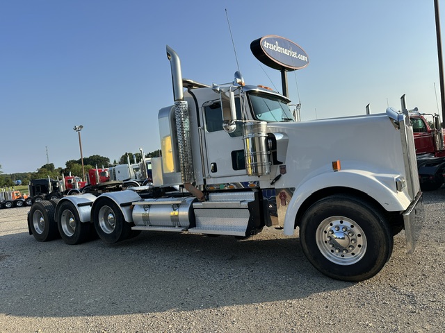 2020 KENWORTH W900L TRI AXLE DAYCAB 390459