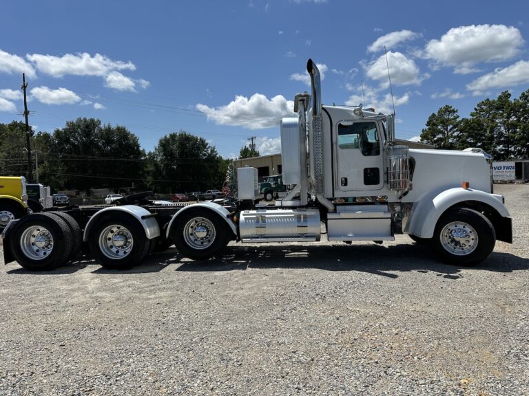 2020 KENWORTH W900L TRI AXLE DAYCAB photo 4