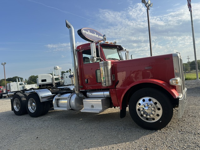 2015 PETERBILT 389 DAYCAB GLIDER KIT photo 1
