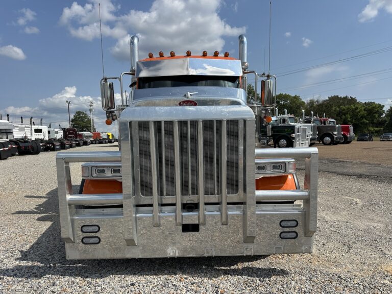 2026 PETERBILT 589 SLEEPER photo 2