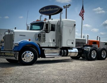2020 Kenworth W900 Sleeper 390551