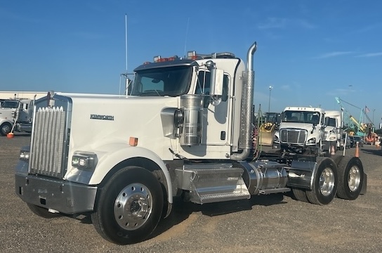 2019 KENWORTH W900L DAYCAB photo 2