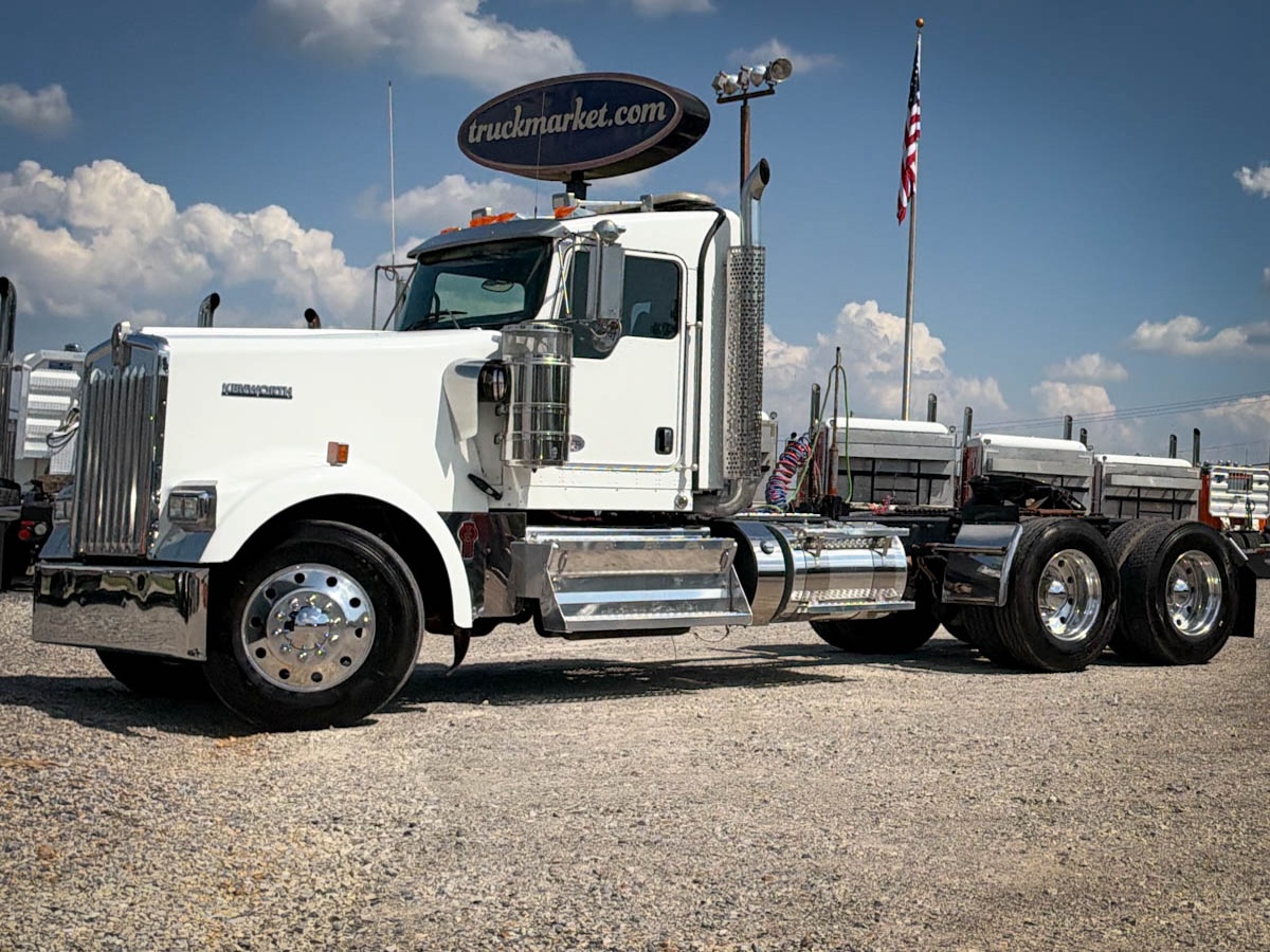 2019 KENWORTH W900L DAYCAB