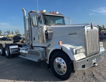 2019 KENWORTH W900L DAYCAB 250077