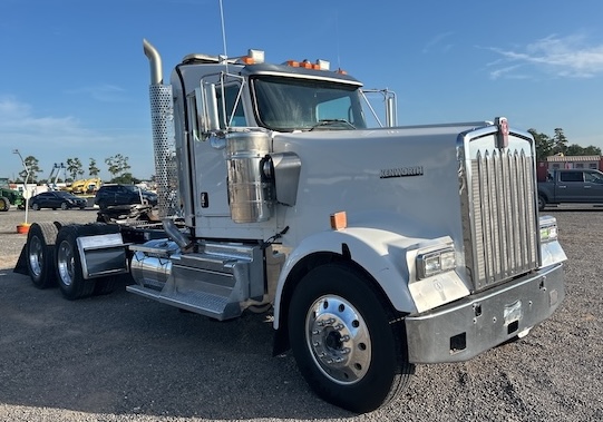 2019 KENWORTH W900L DAYCAB photo 1