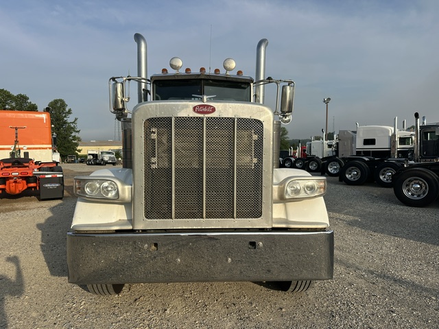 2016 PETERBILT 389 DAYCAB GLIDER KIT photo 2