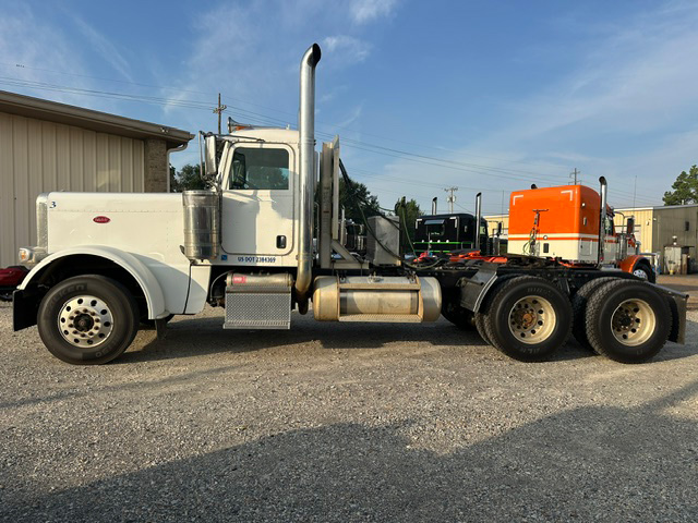 2016 PETERBILT 389 DAYCAB GLIDER KIT photo 4