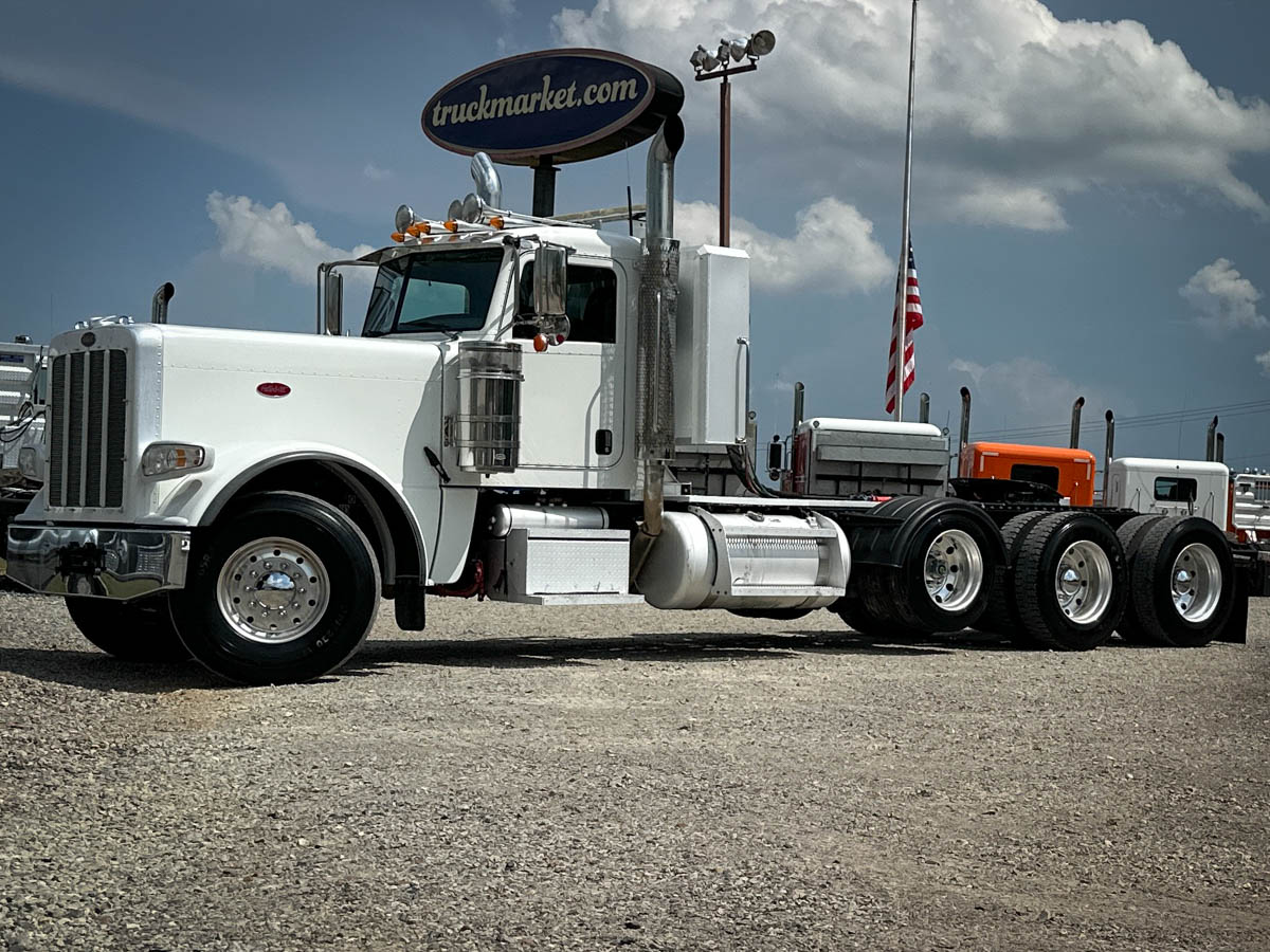 2020 PETERBILT 389 TRI AXLE DAYCAB