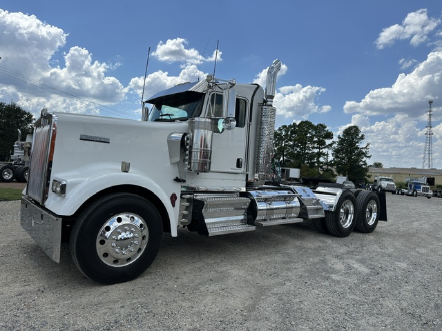 2018 KENWORTH W900L DAYCAB GLIDER KIT photo 3