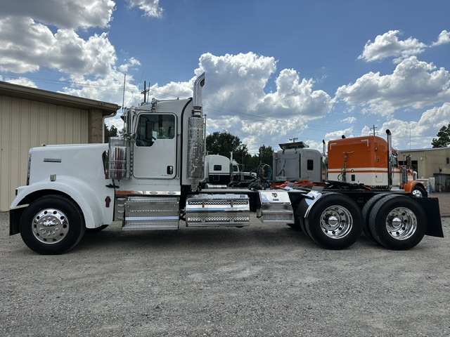 2018 KENWORTH W900L DAYCAB GLIDER KIT photo 4