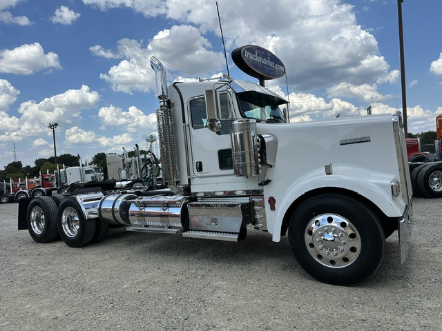 2018 KENWORTH W900L DAYCAB GLIDER KIT 258225