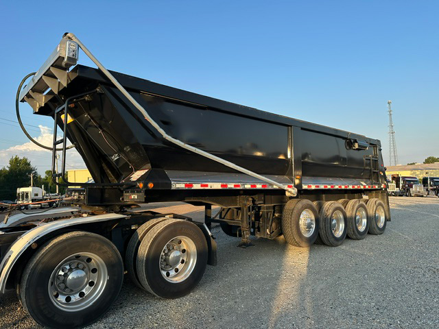 2023 MTM QUAD AXLE END DUMP — photo 2