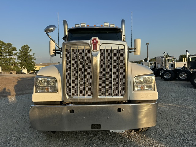 2021 KENWORTH W990 DAYCAB — photo 2