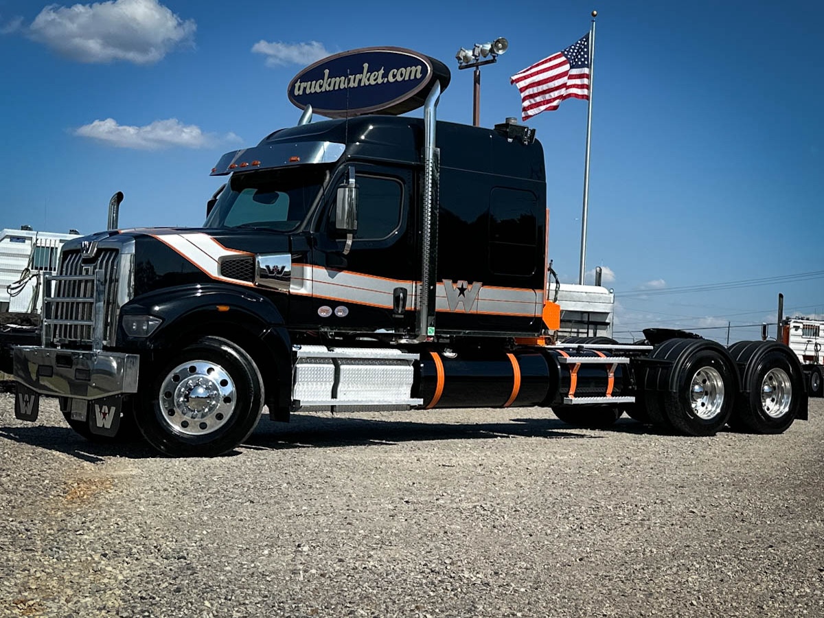 2025 WESTERN STAR 49X SLEEPER