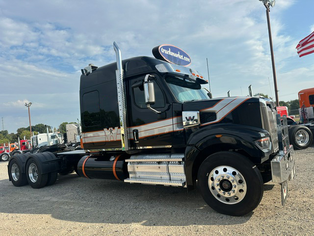 2025 WESTERN STAR 49X SLEEPER