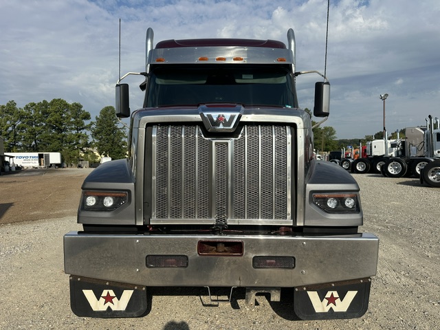 2024 WESTERN STAR 49X SLEEPER — photo 2